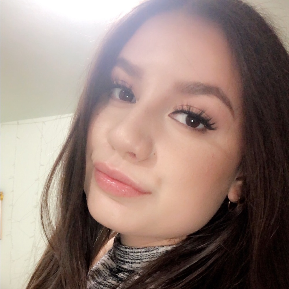 Meet your Posher, Ana